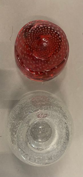 null DAUM in Nancy

Vase in bubble glass

H. 10 cm

We join there :

an ashtray in...