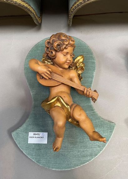 null Three cherubs in resin forming an applique, 

H : 32 cm

accidents.