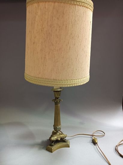 null Two gilt bronze lamp feet. 

Louis XVI style.