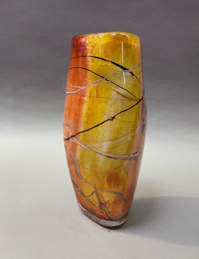 null 
Michèle LUZORO (1949)

Vase of triangular section in yellow and orange glass

H...