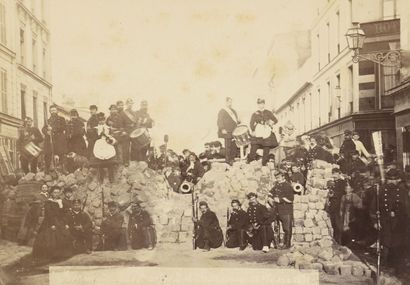 null [PHOTOGRAPHIES]. Commune.

Barricade de la rue de Charonne le 18 mars 1871.

Photographie...
