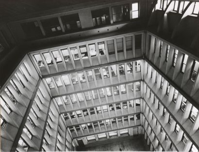 null Roger SCHALL (1904-1995)

« Immeuble Vienne-Rocher ». Lot de quinze

photographies...