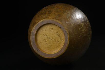 null Clément MASSIER (1844 - 1917) - GOLFE-JUAN 

Vase « Japon » en céramique à long...