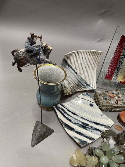  Lot of various trinkets, Copenhagen vase (16,5 cm), cup (28,5 x 28,5), cache-pot,...