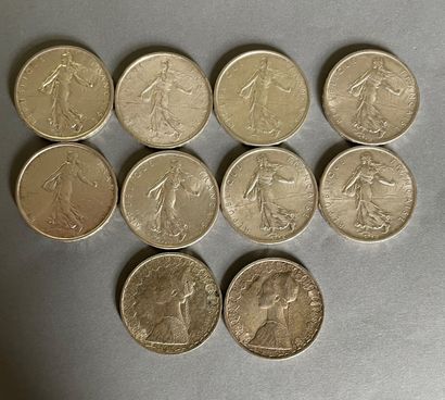 null 
Lot of silver coins :

- Italy, 2 coins of 500 lire, circa 1960.

-France,...