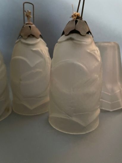 null Lot of six molded glass tulips of Art Deco style: three with fish decoration,...