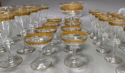 null Part of service of glasses with feet with gold net including/understanding approximately:...
