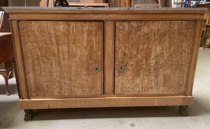 null Mahogany veneered sideboard with two leaves, front claw feet. Black marble top.

Empire...