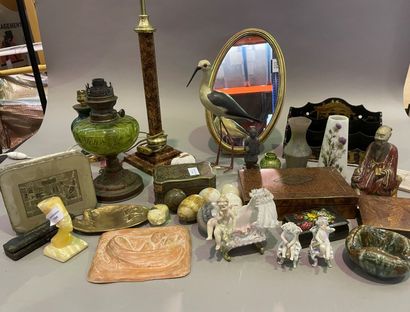 null Lot of various trinkets: lamp bases, vases, mirrors, boxes, porcelain subjects...