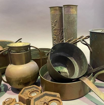 null Large lot of copper and pewter: basins, cauldron, basin, shell, pourer, dishes,...