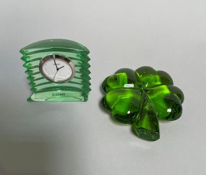 BACCARAT

Four-leaf clover in molded glass...