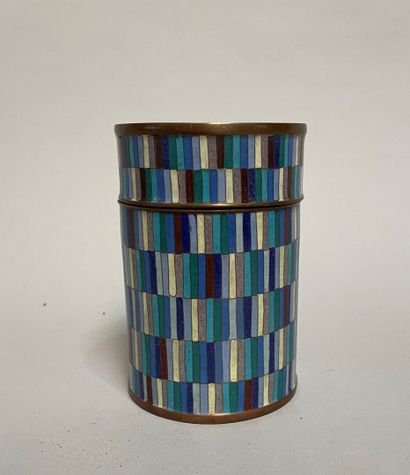 null Fabienne JOUVIN (1962)

Tea box in enamelled cloisonné metal with geometrical...