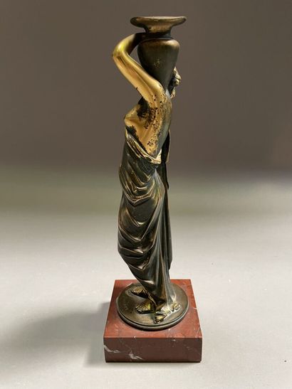null 
James PRADIER (1790-1852)




Bacchante 

Epreuve en bronze doré et patiné,




Signature...