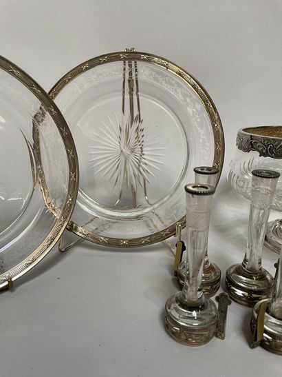 null Lot of dishes, cups, plates, small vases mounted in silver

Plates : 22,5 c...