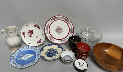 null Lot of various trinkets and crockery: Havilland dish, pair of candlesticks out...