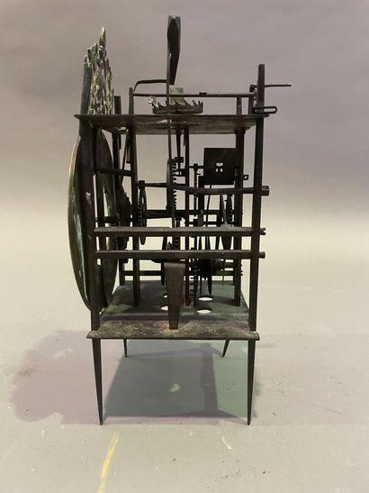 null Wrought iron clock movement, 17th century

30,5 x 15 x 15 cm

Incomplete .