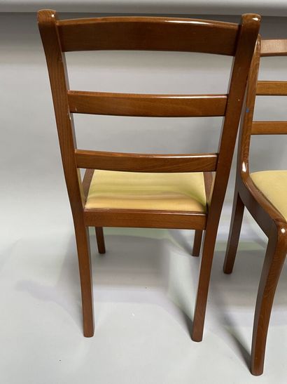 null Suite of four mahogany dining room chairs with bar backs in the 19th century...