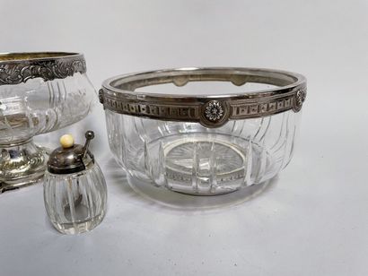 null Lot of dishes, cups, plates, small vases mounted in silver

Plates : 22,5 c...