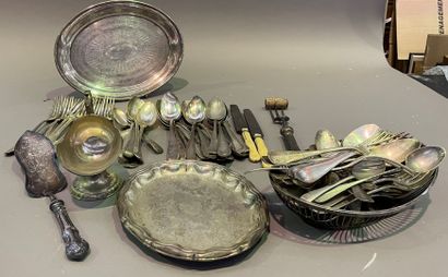 null Lot of silver plated cutlery: various and mismatched, basket, dishes