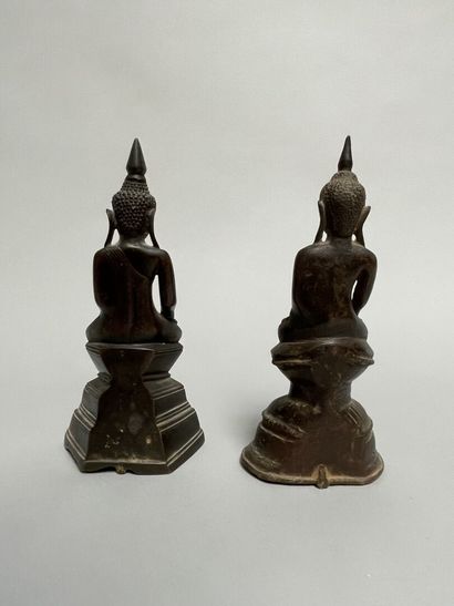 null Deux Bouddha en bronze, Thaïlande

H : 19 cm