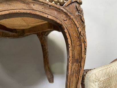 null Shepherd's chair and armchair in natural wood molded and carved with flowers,...
