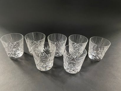 null 
SAINT-LOUIS

Seven whisky glasses in cut crystal, marked under the base.

H:...