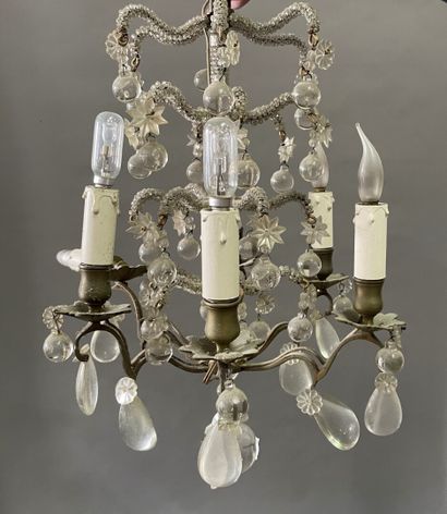 null Wrought iron chandelier with six lights with pearls and pendants. 

Louis XV...