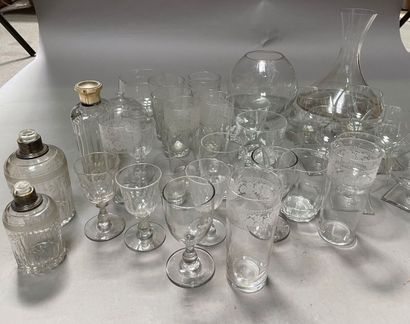 null Lot of various glassware and mismatched including decanter, tasting glasses,...