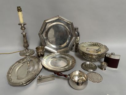 Lot of silver plated metal: dishes, egg cups,...