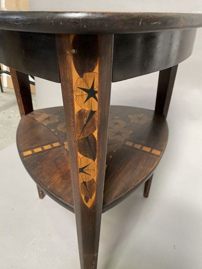 null Triangular pedestal table in stained wood decorated with flowers.

Around 1900.

Height...