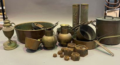 Large lot of copper and pewter: basins, cauldron,...