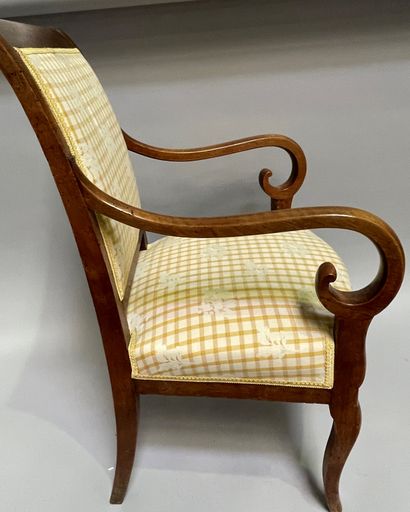 null 
Four natural wood armchairs in the Louis Philippe style




92 x 59 x 47 cm...