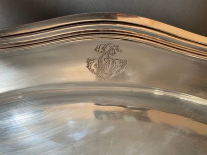 null Oval silver tray, numbered BC, of curved form with a border of fillets.

Minerve...