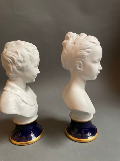null 
THARAUD Limoges

Louise and Alexandre Brongniart

Pair of busts in cookie

Marked...