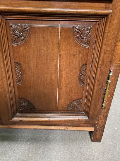 null 
Oak cabinet carved with foliage.

Partly from the Louis XIV period

227 x 150...