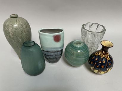 null Lot of six vases in glass, crystal or terra cotta of which one signed Claude...