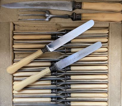 null 
Knife set with horn handle, silver plated ferrules, steel blades including...