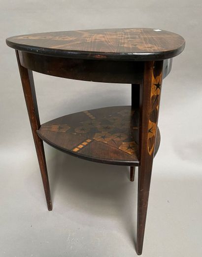 null Triangular pedestal table in stained wood decorated with flowers.

Around 1900.

Height...