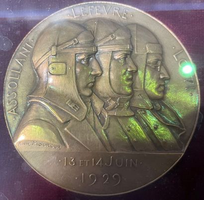 null Set of six bronze medals commemorating the great aviators,

in a frame with...