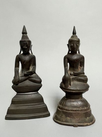 Deux Bouddha en bronze, Thaïlande

H : 19...