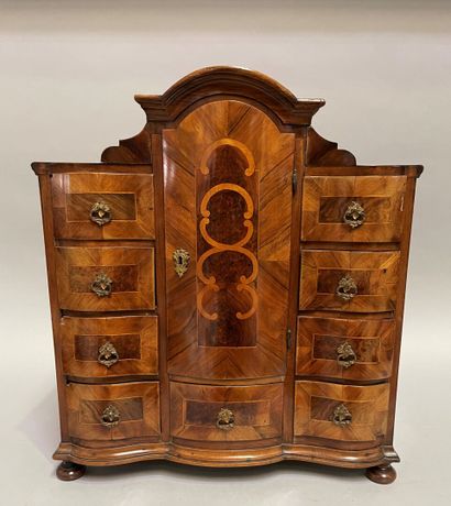 
Small cabinet in wood veneer and marquetry,...