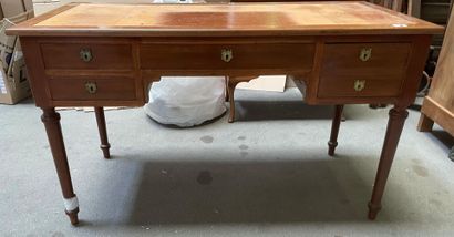 null Mahogany veneered flat desk with four drawers and two side pulls.

Fawn leather...