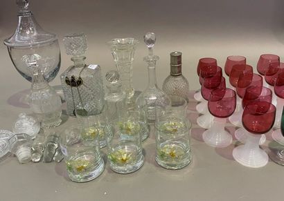 null Lot of glassware: carafes, various glasses, drageur, shepherd lamp
