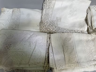 null Lot of household linen: tablecloths, towels, embroidered handkerchiefs, vest,...