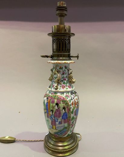 Canton porcelain oil lamp base decorated...