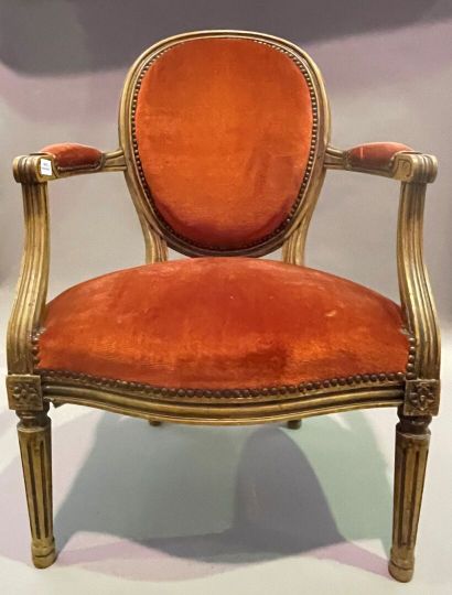 Pair of medallion-backed armchairs in natural...