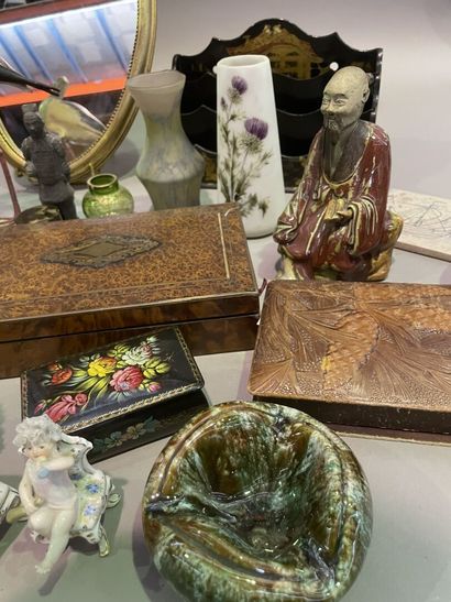 null Lot of various trinkets: lamp bases, vases, mirrors, boxes, porcelain subjects...
