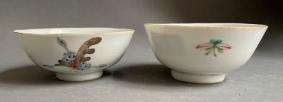 
Pair of bowls with butterfly decoration,...
