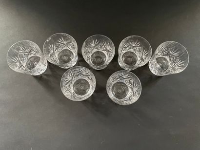 null 
SAINT-LOUIS

Seven whisky glasses in cut crystal, marked under the base.

H:...