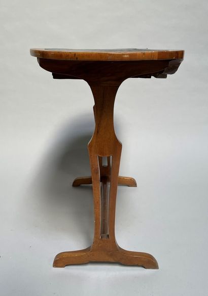 null Table kidney in wood veneer opening to a drawer in belt, the base joined by...